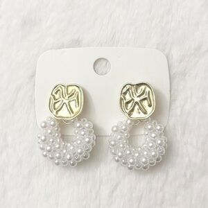 5/$15 🩷 MUST BUNDLE NWT Gold & Pearl Beaded Hoop Earrings